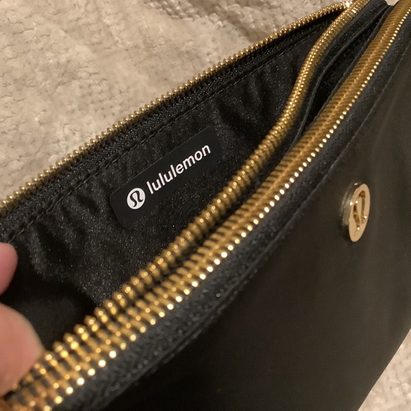 Lululemon Curved Wristlet Wallet Double Zip Clutch Black/Gold - Picture 6 of 12